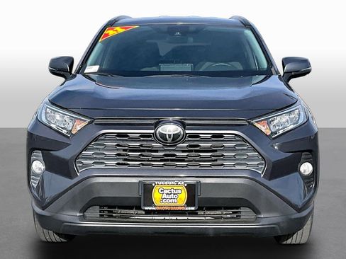 Used 2021 Toyota RAV4 XLE FWD image 3