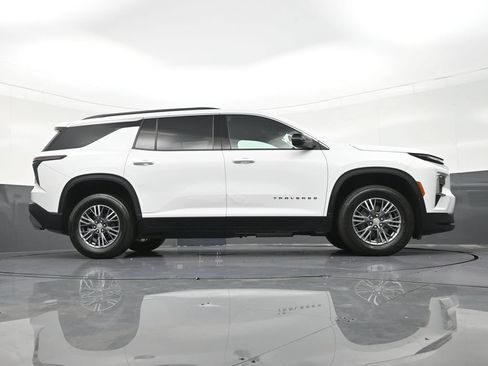 Used 2025 Chevrolet Traverse LT FWD image 30
