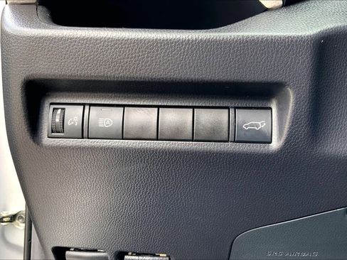 Used 2021 Toyota RAV4 XLE Premium image 34