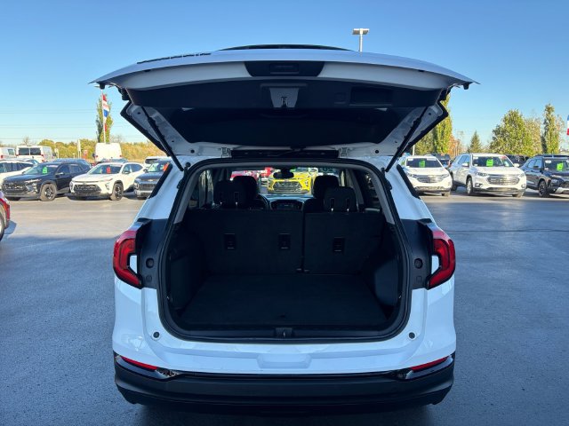 Used 2020 GMC Terrain SLE w/ Driver Convenience Package FWD image 16