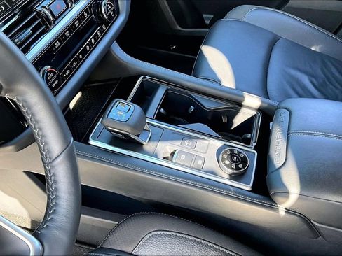 Used 2025 Nissan Pathfinder SL image 17