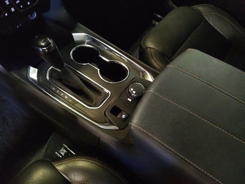 Used 2020 Chevrolet Traverse LT image 26