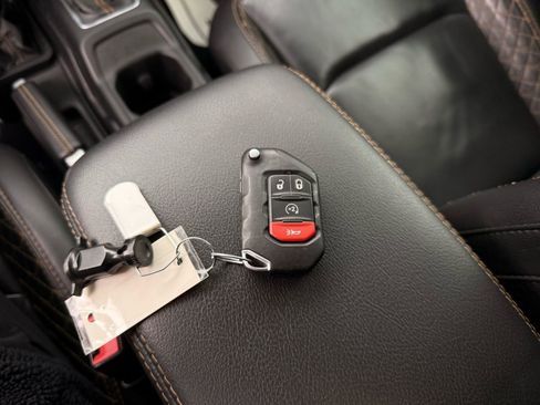 Used 2021 Jeep Gladiator Overland image 56