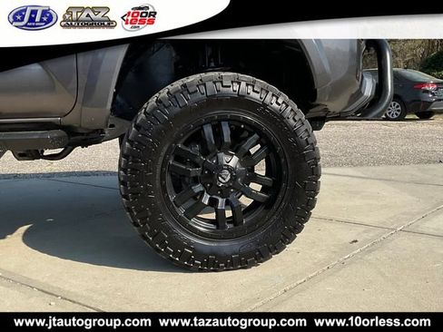 Used 2018 Toyota Tacoma SR5 AWD/4WD image 9