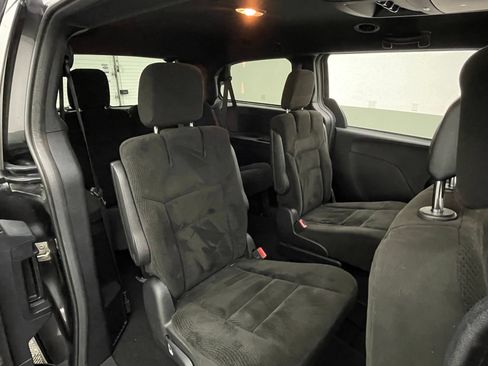 Used 2016 Dodge Grand Caravan SE FWD image 30