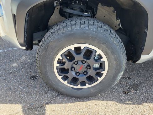 Certified 2024 Toyota Tacoma TRD Off-Road image 23
