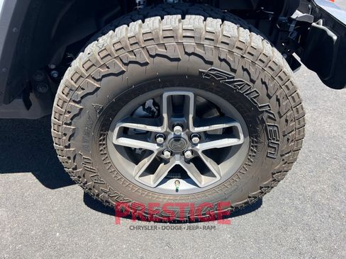 Used 2026 Jeep Gladiator Mojave w/ Safety Group AWD/4WD image 15