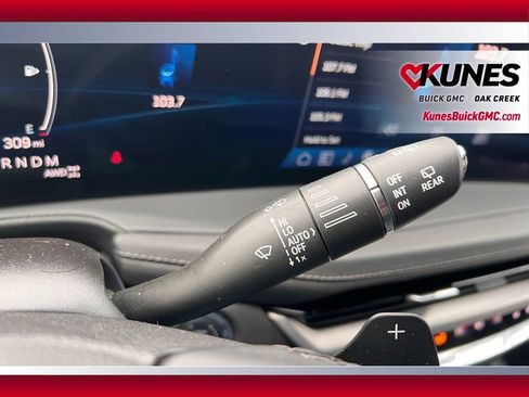 Used 2025 Cadillac XT4 Premium Luxury image 18