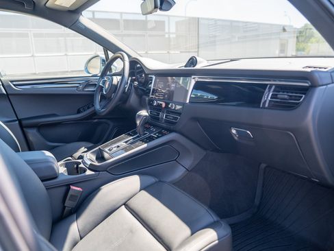 Certified 2026 Porsche Macan AWD/4WD image 25