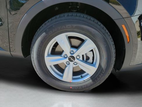 Certified 2026 Kia Sorento LX FWD image 12