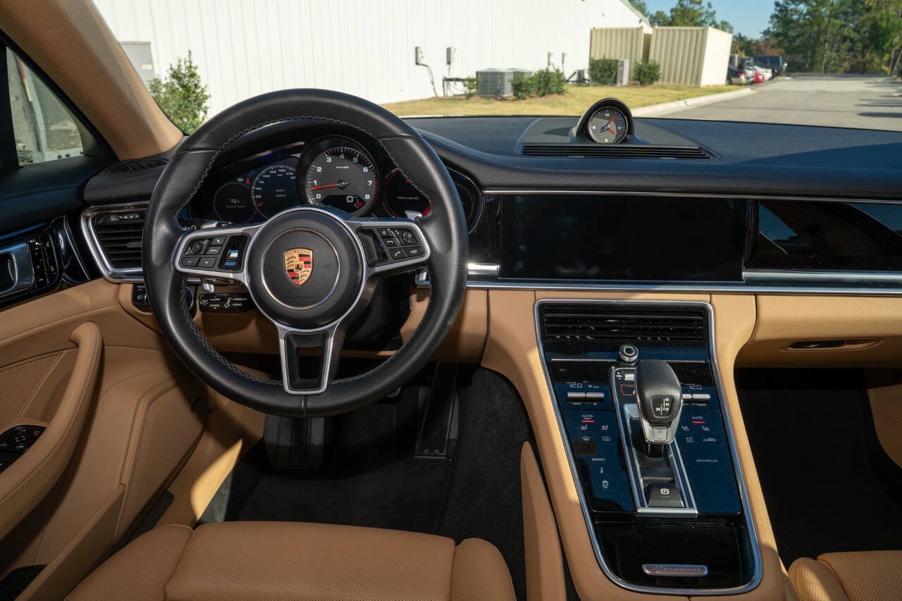 Used 2018 Porsche Panamera 4S AWD/4WD image 32