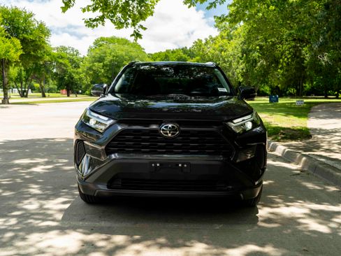 Used 2024 Toyota RAV4 XLE w/ Convenience Package FWD image 3