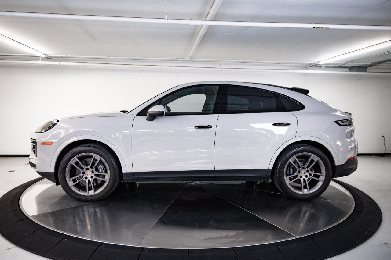 Certified 2024 Porsche Cayenne Coupe AWD/4WD image 2