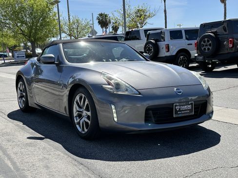 Used 2014 Nissan 370Z Roadster image 10