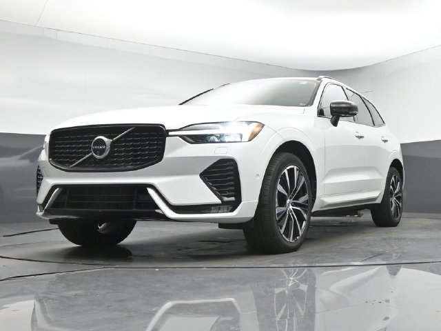 Used 2024 Volvo XC60 B5 Plus w/ Protection Package Premier AWD/4WD image 12