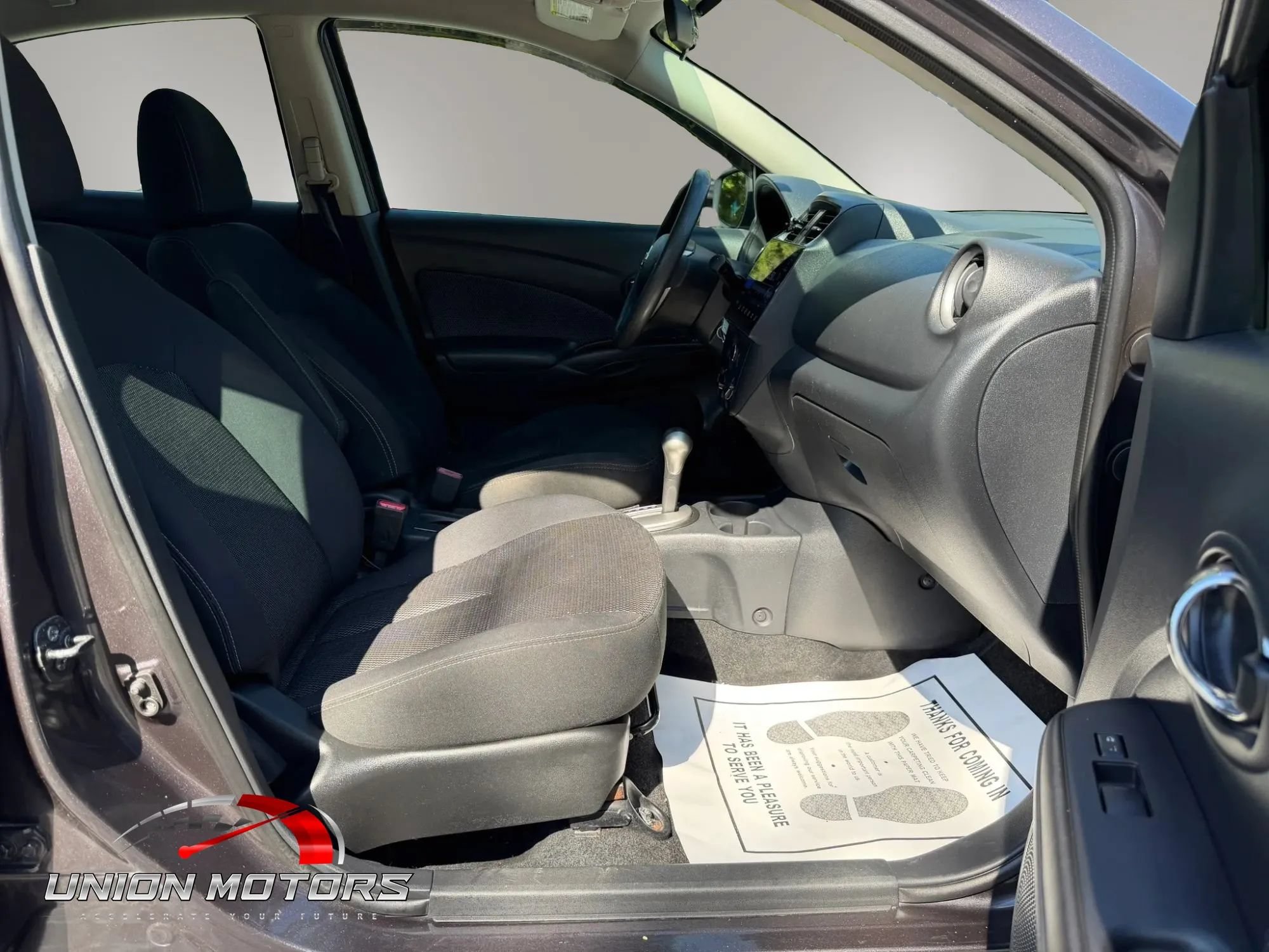 Used 2015 Nissan Versa SV FWD image 18