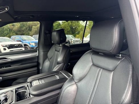 Used 2022 Jeep Wagoneer Series I AWD/4WD image 9
