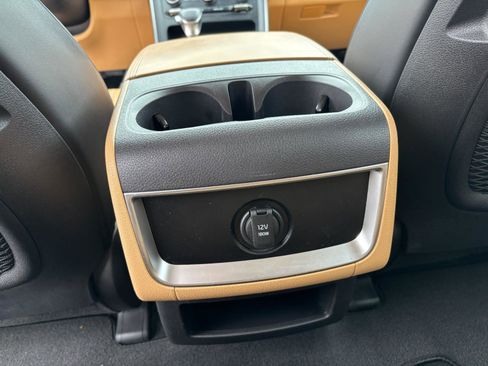 Used 2023 Kia Carnival LX image 14