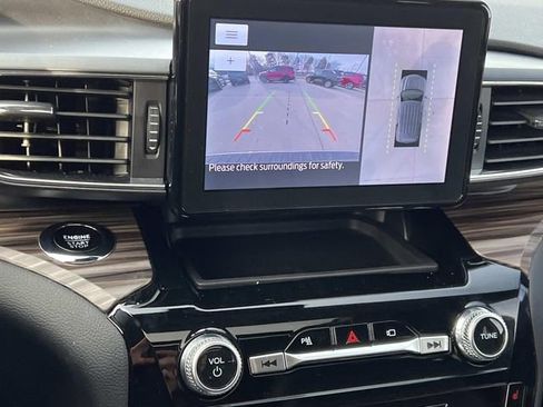 Certified 2023 Ford Explorer Limited w/ Equipment Group 301A image 26