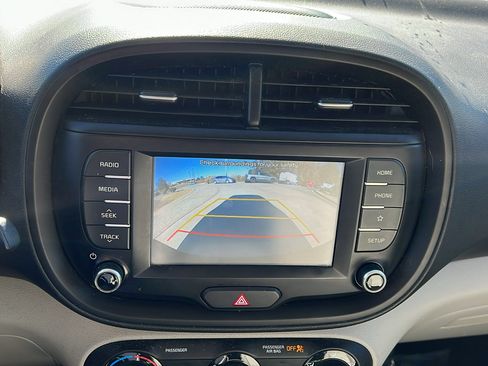 Used 2020 Kia Soul LX image 32