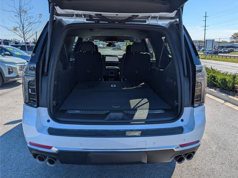 New 2026 Chevrolet Suburban Premier image 10