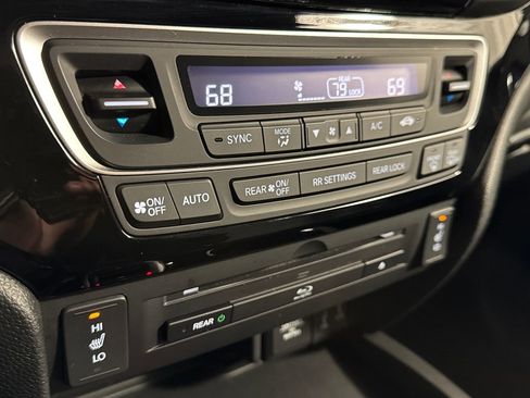 Certified 2017 Honda Pilot Touring image 24