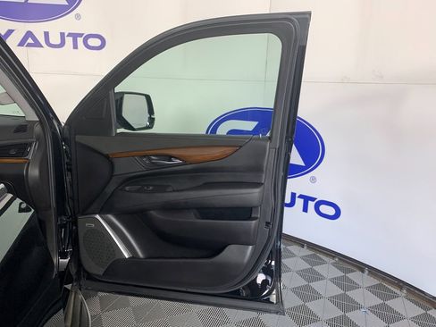 Used 2018 Cadillac Escalade 4WD image 39