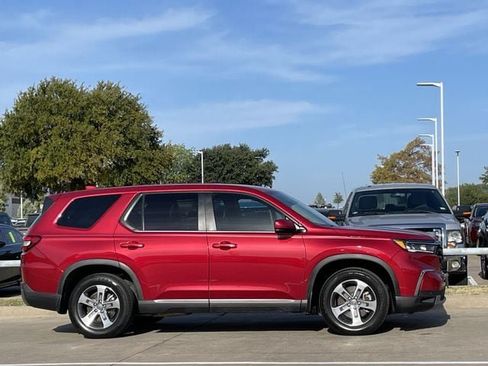 Used 2025 Honda Pilot EX-L image 3