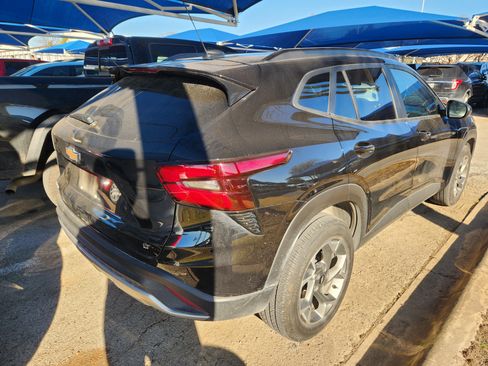 Certified 2025 Chevrolet Trax LT w/ LT Convenience Package image 4