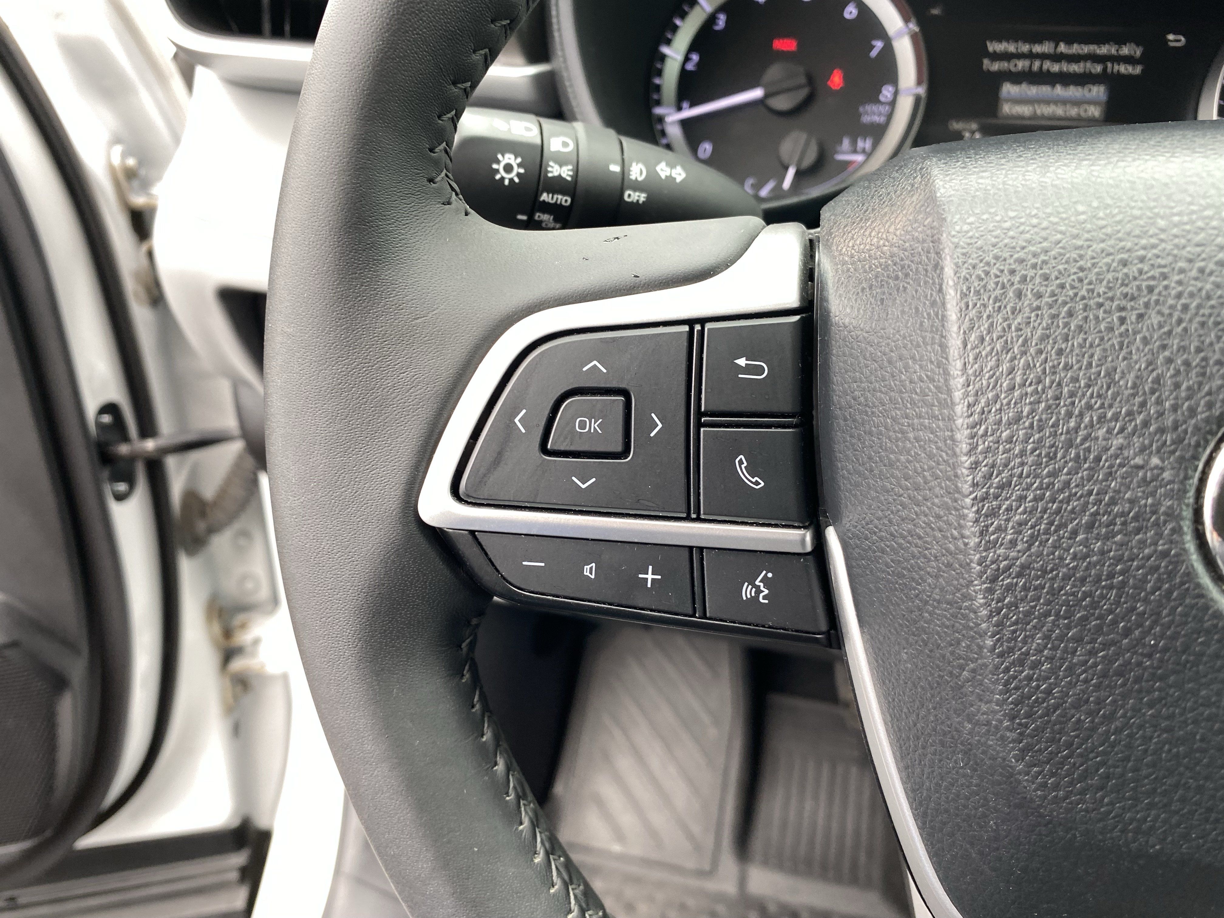 Used 2024 Toyota Highlander LE FWD image 30