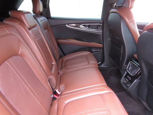 Used 2021 Lincoln Nautilus Reserve w/ Equipment Group 201A FWD image 12