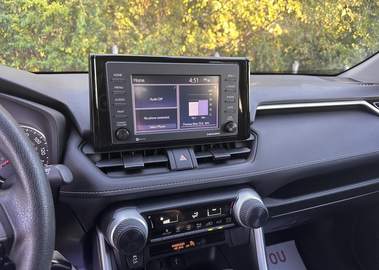 Used 2022 Toyota RAV4 LE FWD image 36