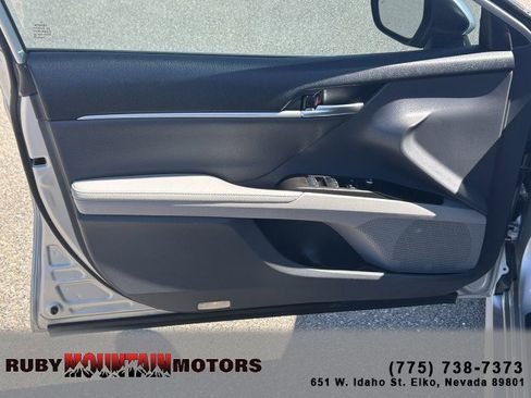 Used 2022 Toyota Camry XLE w/ Navigation Upgrade Package image 9