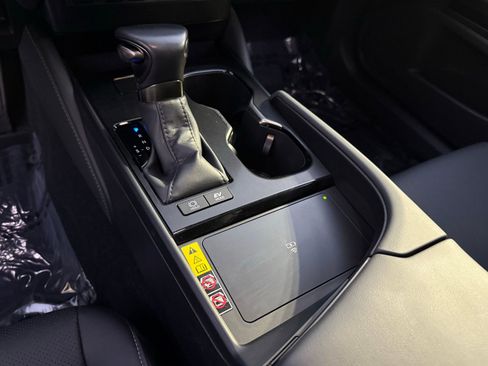 Used 2025 Lexus ES 300h 300h image 27