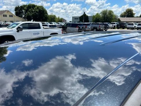 Used 2023 Chrysler Pacifica Touring-L FWD image 12