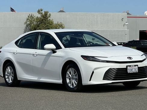 Used 2025 Toyota Camry LE w/ Convenience Package FWD image 5