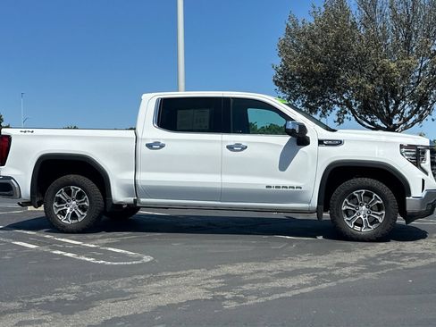 Used 2025 GMC Sierra 1500 SLT AWD/4WD image 3