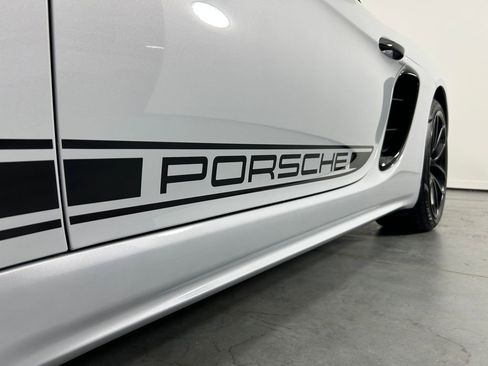 Used 2024 Porsche 718 Cayman RWD image 12