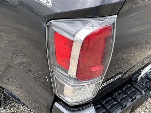 Used 2021 Toyota Tacoma TRD Off-Road w/ TRD Premium Off Road Package image 29