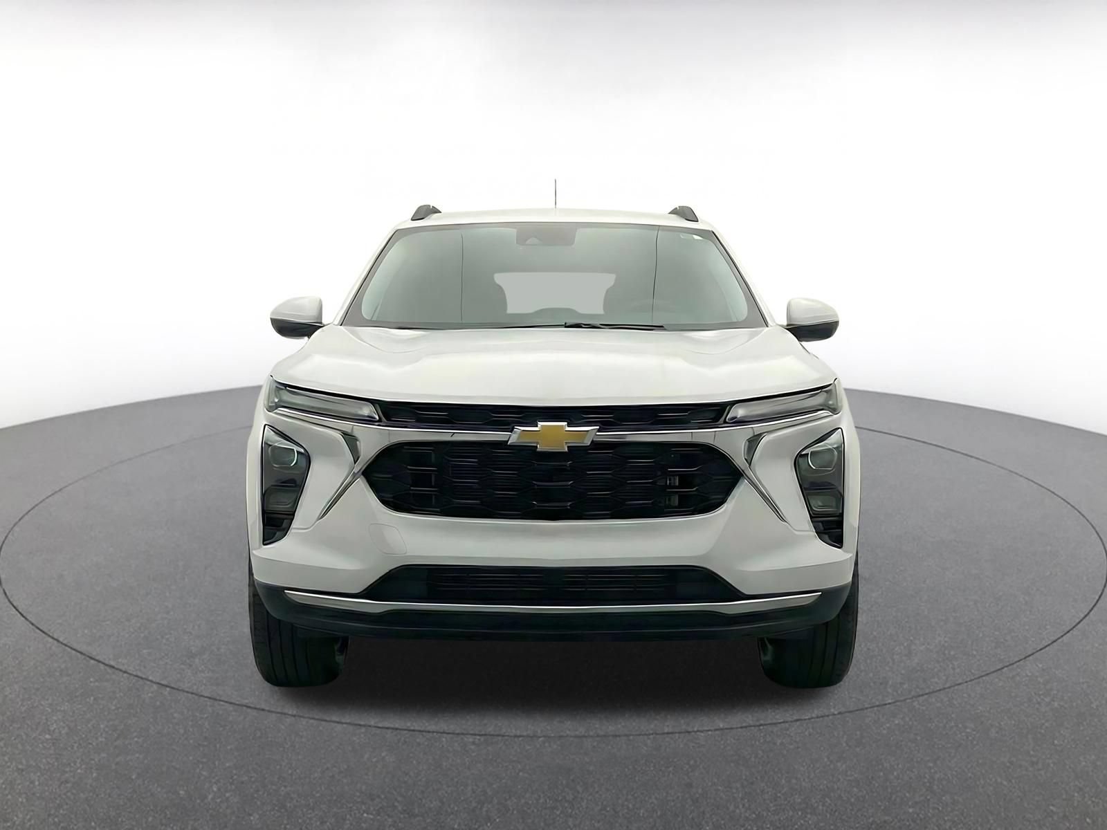 Used 2025 Chevrolet Trax LT w/ LT Convenience Package FWD image 2