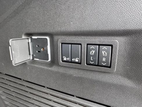 New 2025 Chevrolet Suburban RST w/ RST Capability Package AWD/4WD image 9