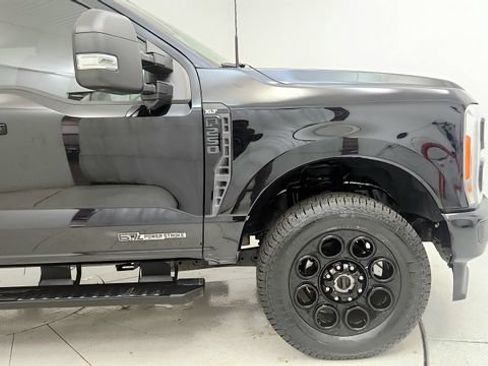 Used 2023 Ford F250 XLT w/ Black Appearance Package AWD/4WD image 21