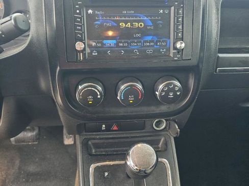 Used 2017 Jeep Patriot Sport FWD image 9