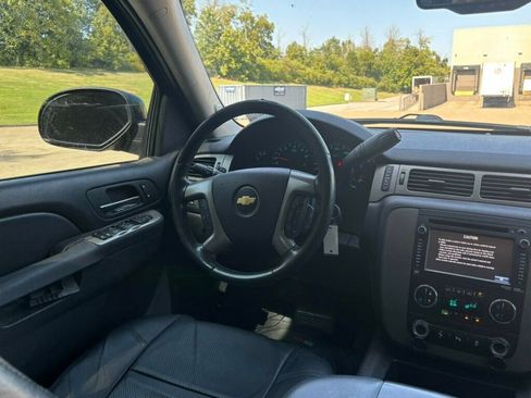 Used 2013 Chevrolet Avalanche LT image 22