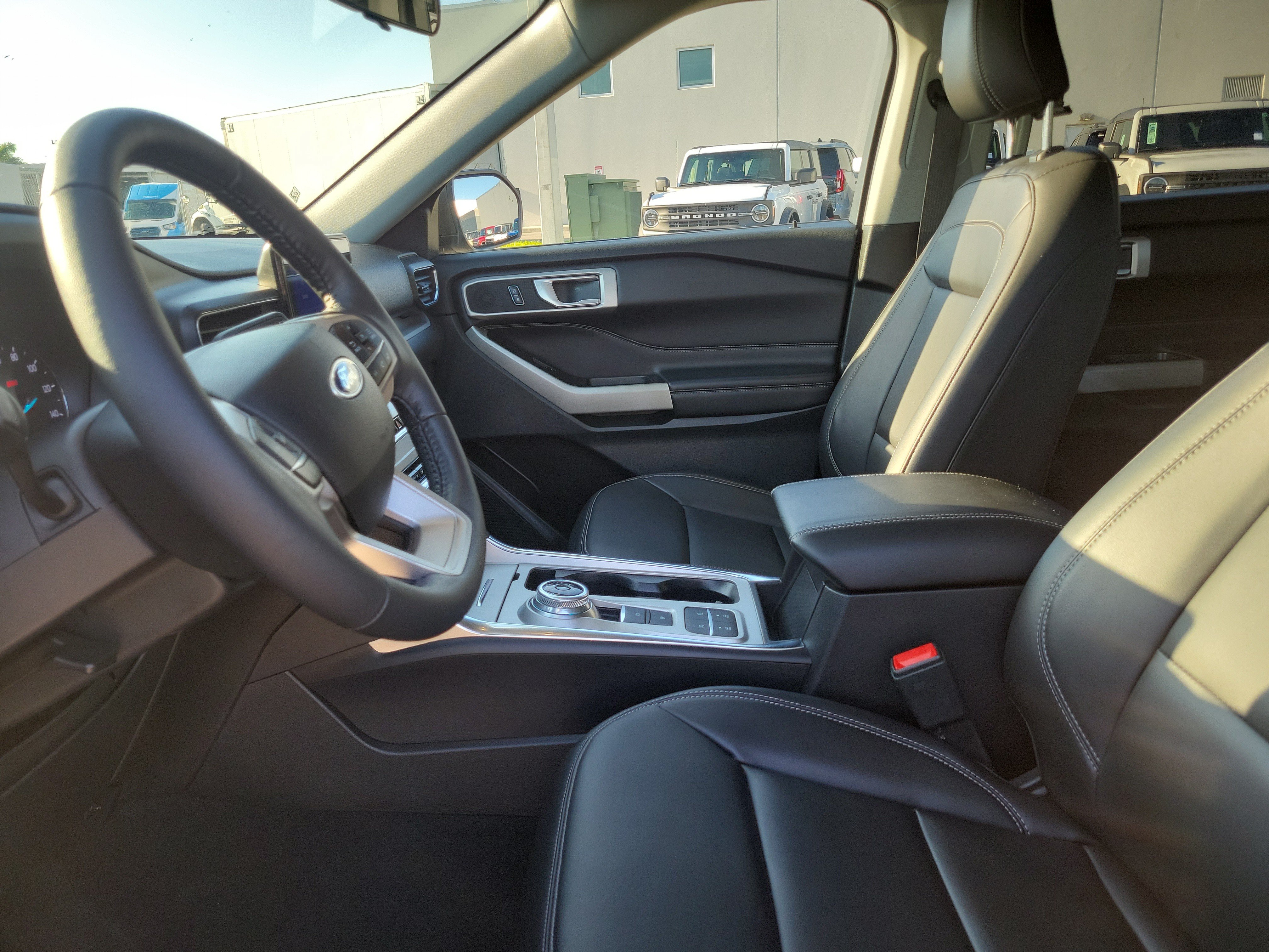 Used 2023 Ford Explorer XLT w/ Equipment Group 202A RWD image 10