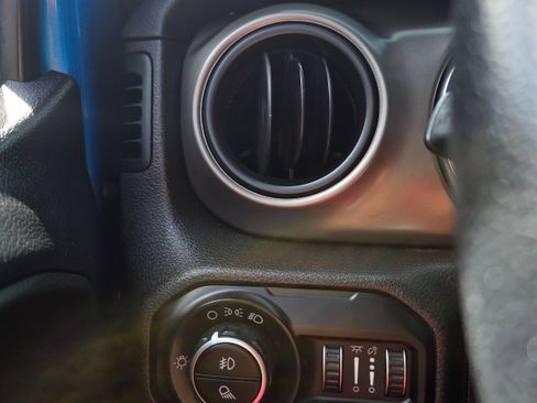Used 2020 Jeep Gladiator Sport AWD/4WD image 14