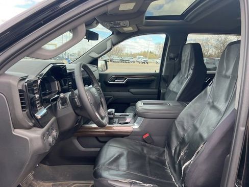 Used 2022 Chevrolet Silverado 1500 LT Trail Boss w/ LT Trail Boss Premium Package AWD/4WD image 15