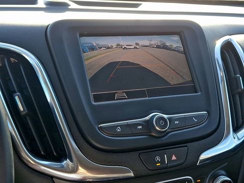 Used 2023 Chevrolet Equinox LT image 17