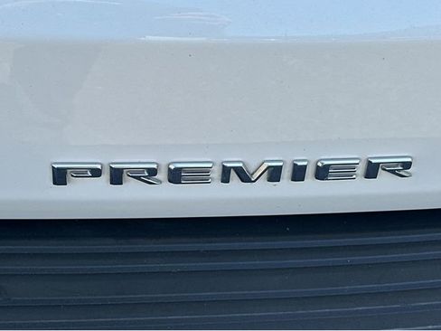 Certified 2024 Chevrolet Suburban Premier AWD/4WD image 9