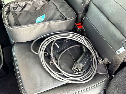 Used 2023 Jeep Wrangler Unlimited Sahara image 17